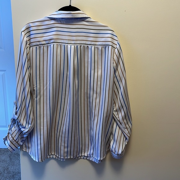 Chico’s Size 2 Button down Blouse - Picture 2 of 5